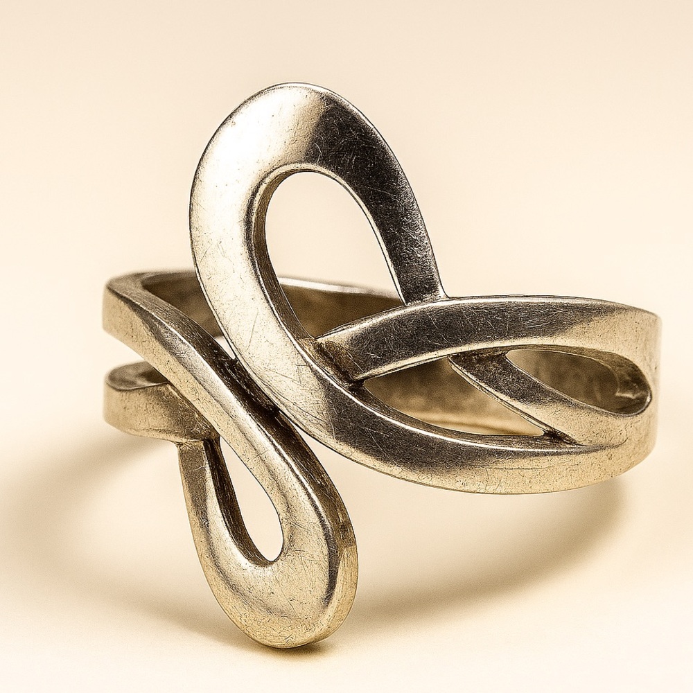 Vintage Sterling Silver large ring with beautiful design